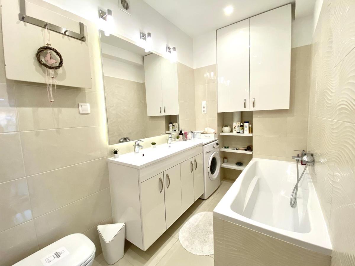 Budapest Hideout In Style With Free Parking - Luxury Apartment Exterior foto